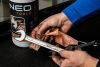 NEO TOOLS Kéz-és felülettisztító csiszolókendő, 75 lap, ragasztó, gyanta, szilikon, lakk, festék, poliuretán hab és polimer 10-408