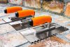 NEO TOOLS Acél simító, fogazott, rozsdamentes, 270x128mm, 8x8x8mm, fa markolat 50-163