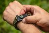 NEO TOOLS Túlélő karkötő 5 az 1-ben: 3.5m paracord(250kg-ig), kovakő, iránytű, kés, síp, zöld, szélessége 26mm 63-140