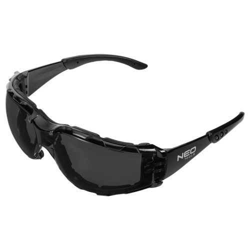 NEO TOOLS Védőszemüveg, polifoam porvédő peremmel, sötétített lencsékkel, F osztályú ellenállósági osztályú 97-522